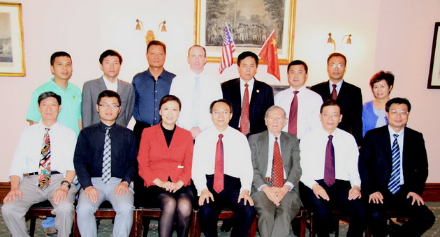 美中友好協會主要負責人與各界人士代表，中國代表團等合影留念